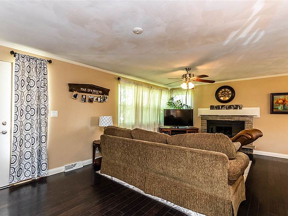 4th image of 704 W Teton Dr