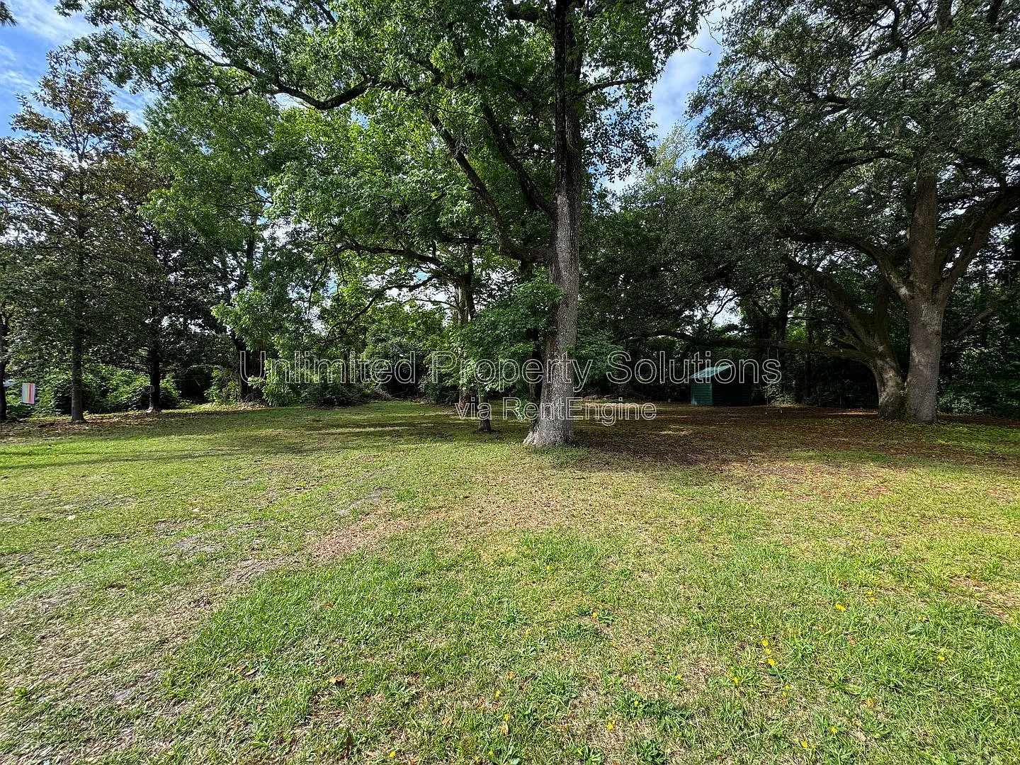 4 bed, 1.0 bath, 1304 sqft, $2,050 — Photo 2