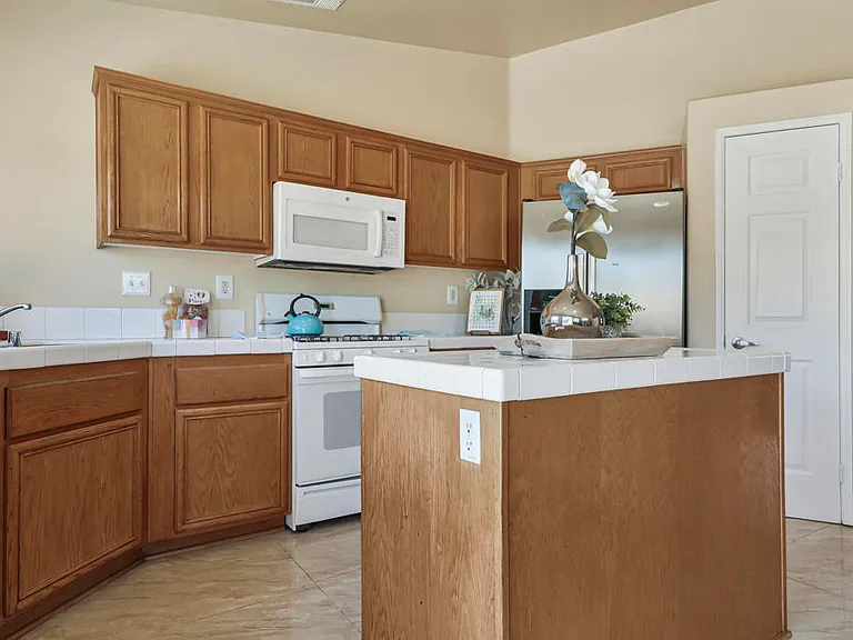 45930 Las Colinas — Photo 18