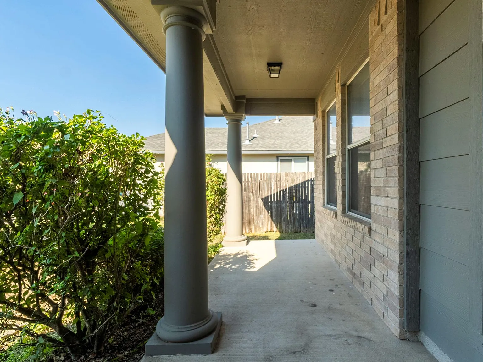 3 bed, 2.5 bath, 1710 sqft, $1,800 — Photo 2