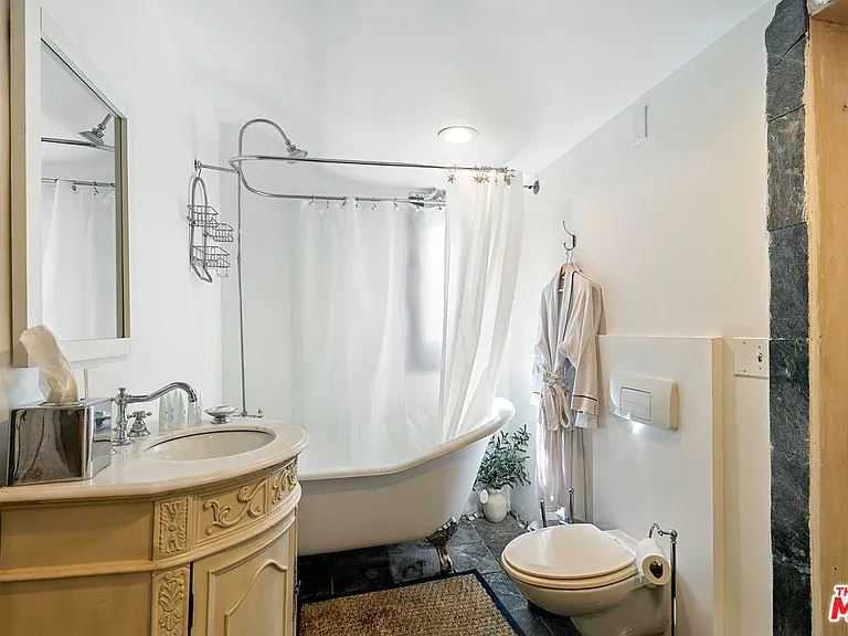 2851 Seabreeze Dr — Photo 53