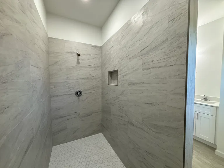3005 31st St W — Photo 17