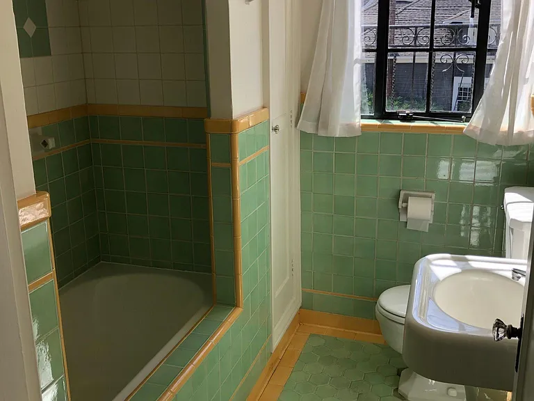 2325 NE Flanders St #18 — Photo 17
