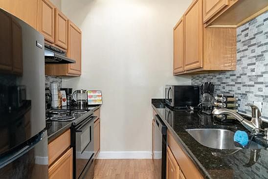 4th image of 402 N Alfred St #1