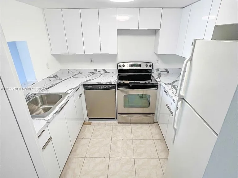 9682 Fontainebleau Blvd #414 — Photo 1