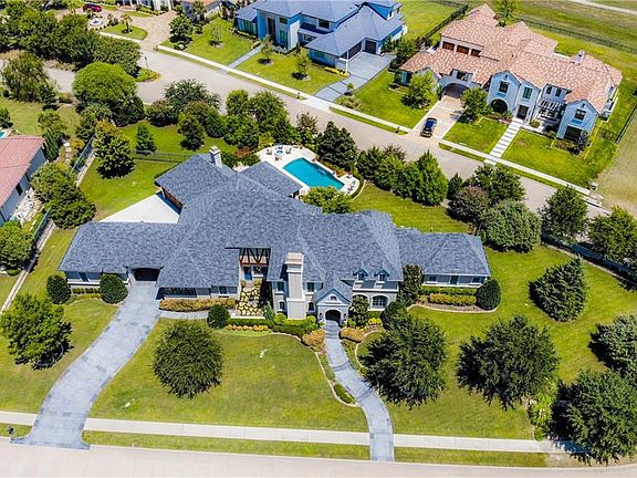 2nd image of 404 Woodlake Dr