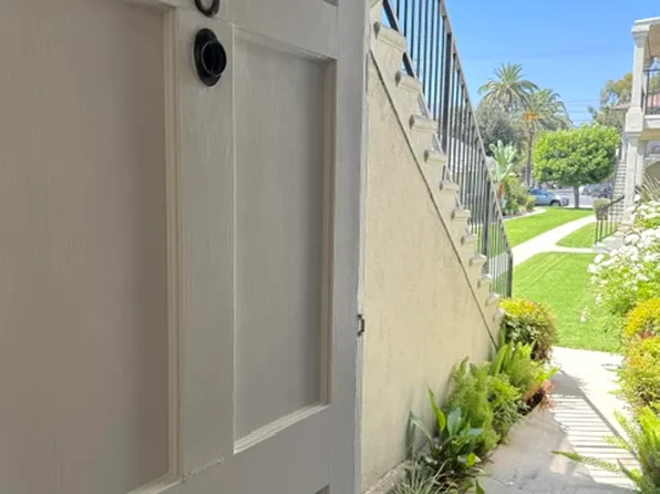 1128 E Lexington Dr #6, Glendale, CA 91206