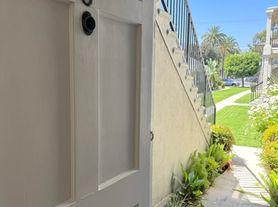 1128 E Lexington Dr, Glendale, CA