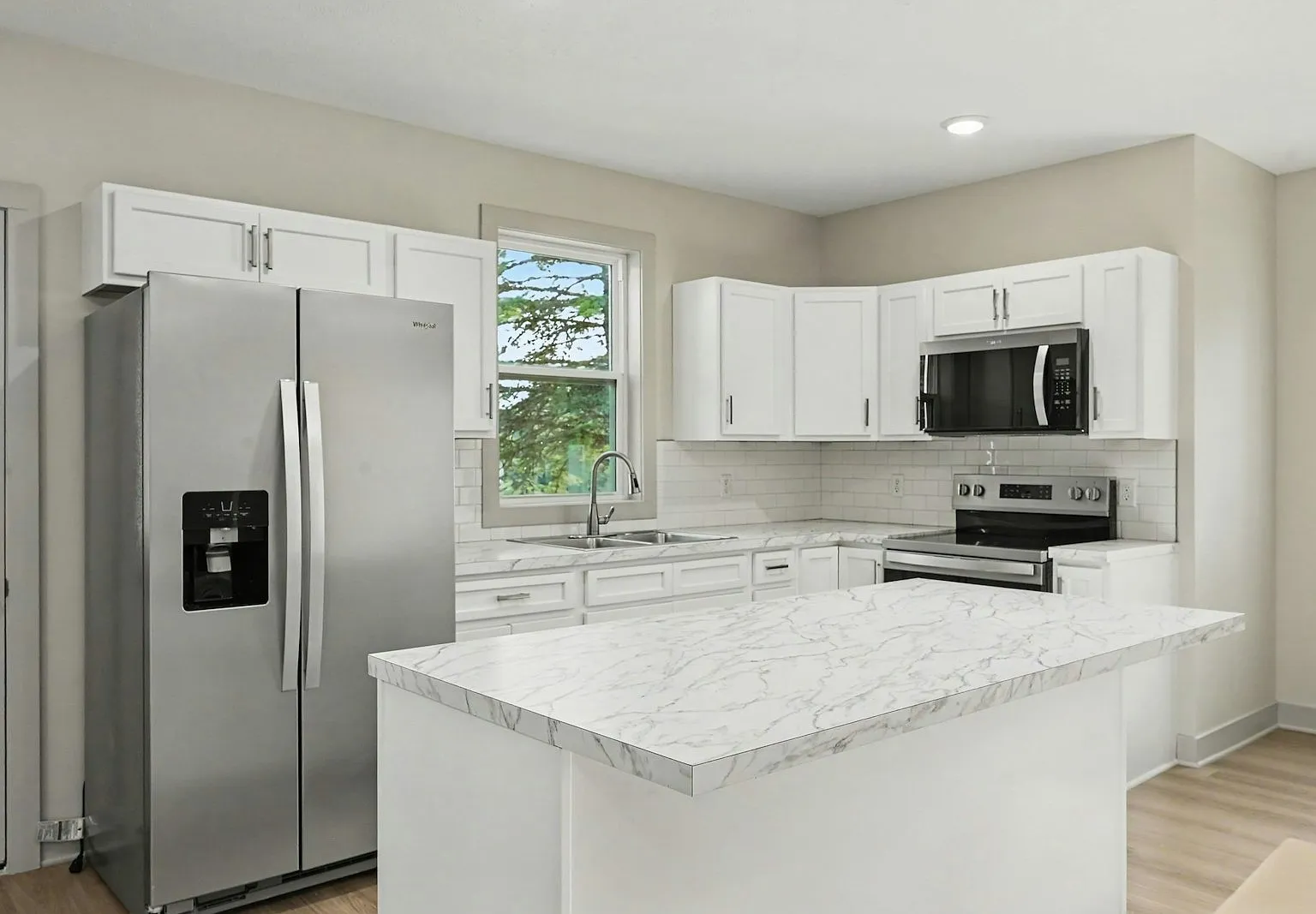 201 Monroe Street, Unit 2 — Photo 1
