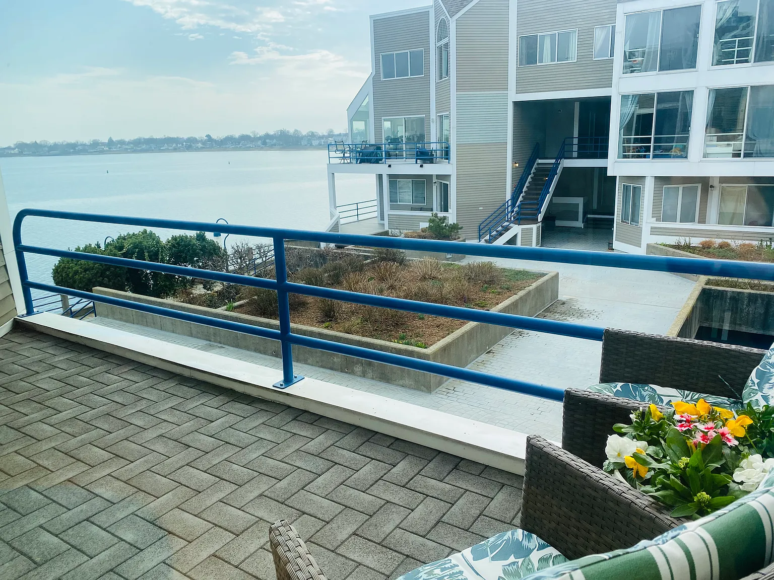 2 bed, 2.5 bath, 1438 sqft, $3,200 — Photo 2