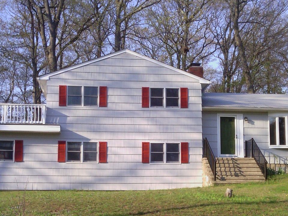 1st image of 10 Horseshoe Dr