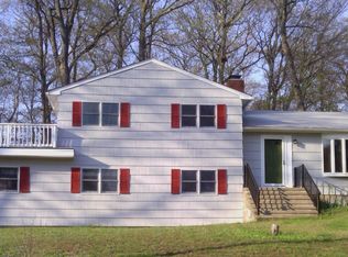 10 Horseshoe Dr, Trumbull, CT 06611