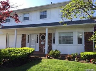 117 Jeffery Ln, Oceanside, NY 11572
