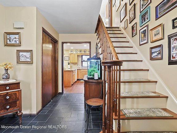 5th image of 10 Bennett Rd