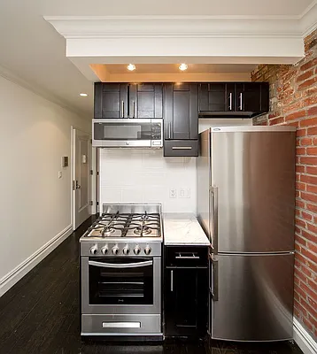 Rented by Avenues Real Estate | media 3