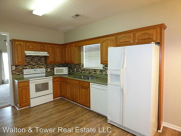 3rd image of 968 McAllister Dr