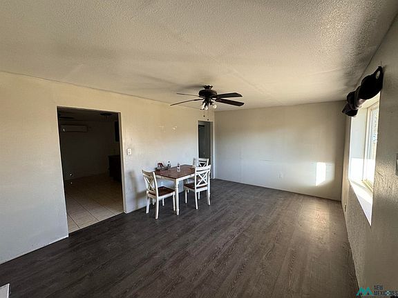 3rd image of 406 W Avenue P