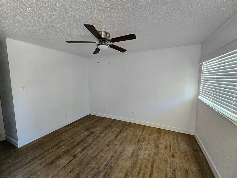 5623 W Myrtle Ave — Photo 7