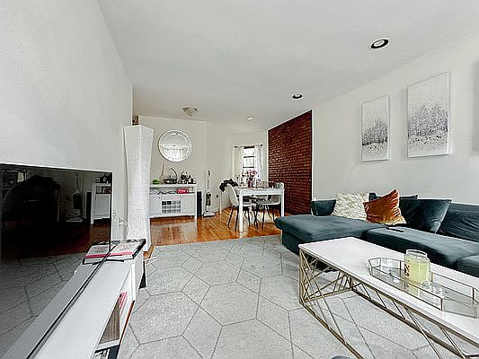 3rd image of 145 Orchard St APT 9