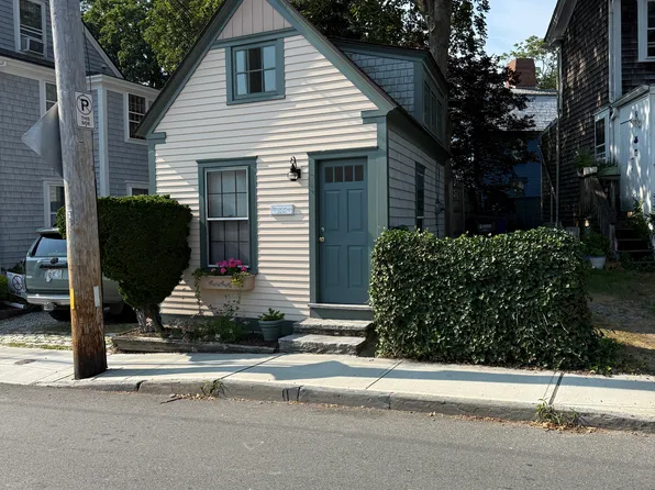 5 Poplar St, Newport, RI 02840