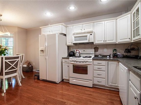 5th image of 14 French Oaks Ln