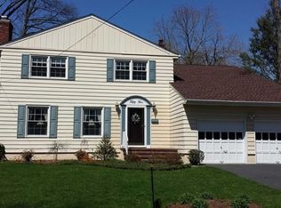 55 Marcotte Ln, Bergenfield, NJ 07621