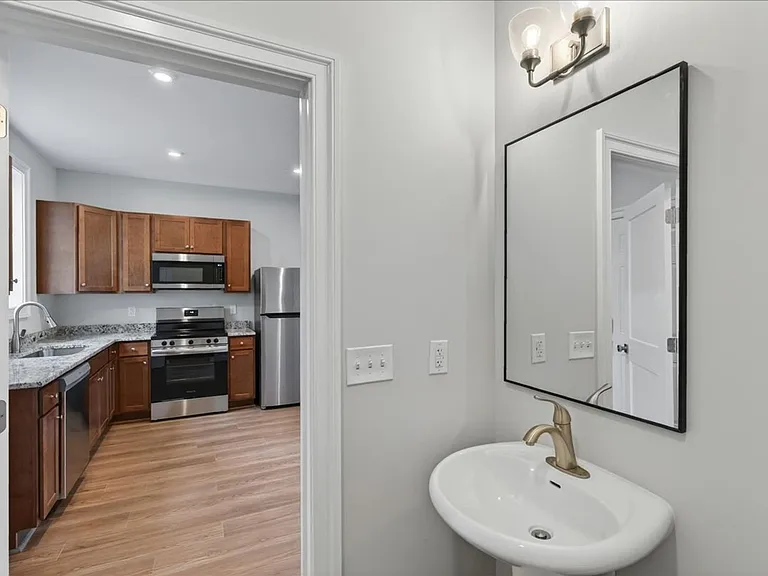 150 Carolina St — Photo 10