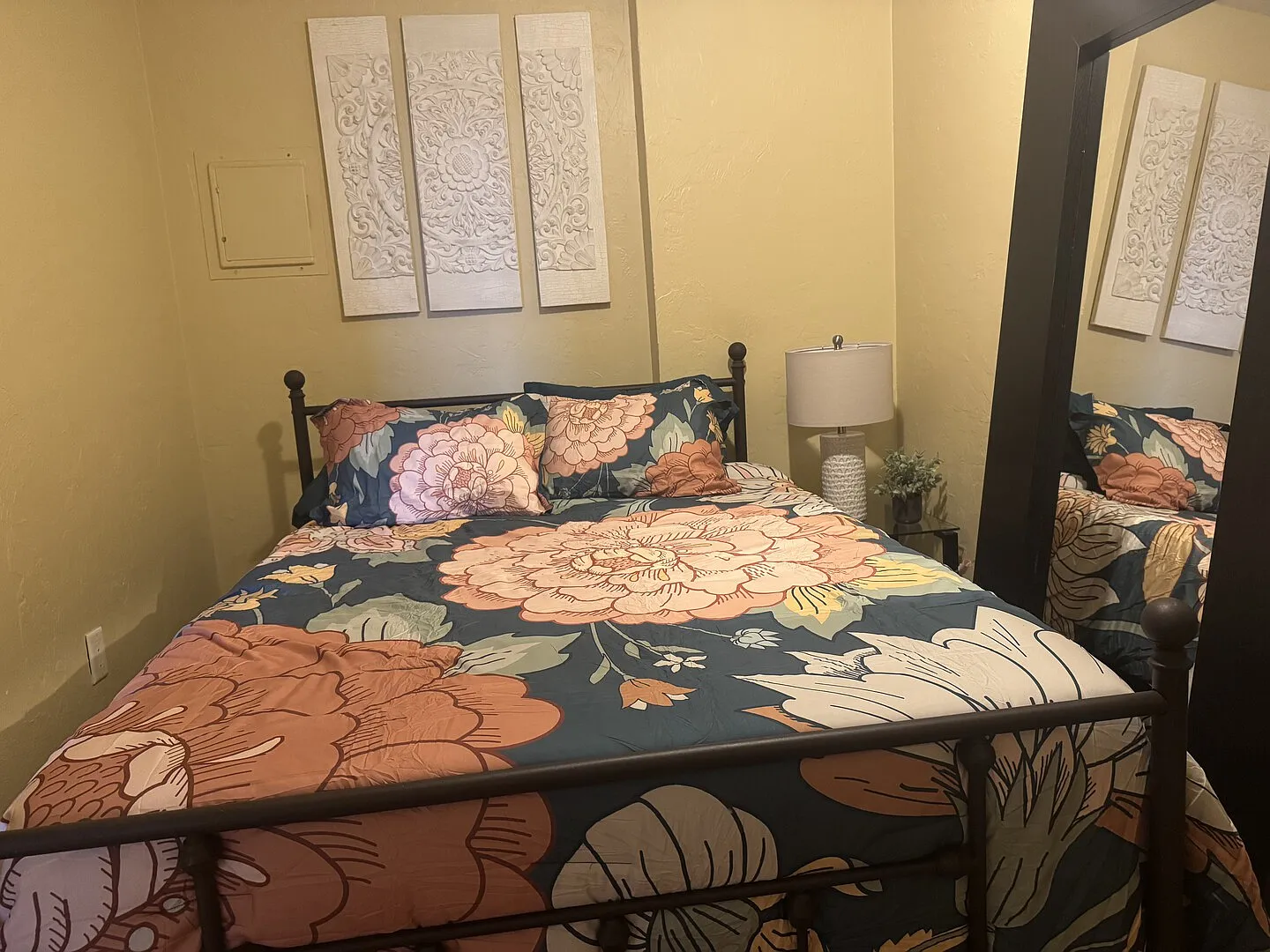 Comfortable and Convenient Downtown location — Photo 2