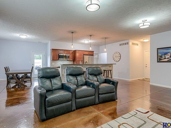 4th image of 8801 Prairie Village Dr