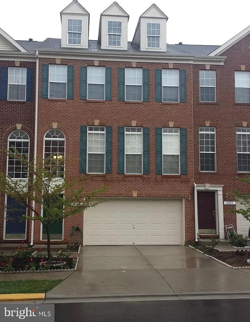 4 bed, 3.5 bath, 2864 sqft, $3,300 — Photo 1