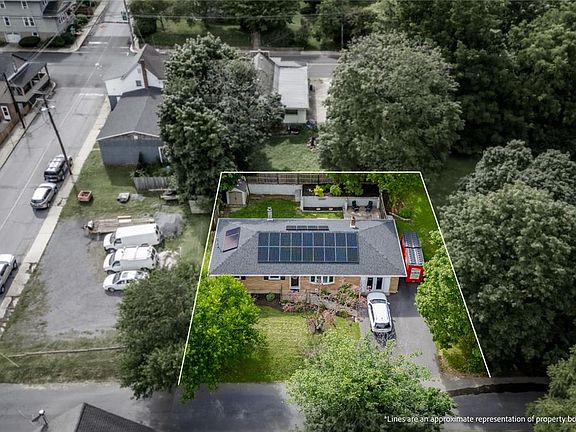 4th image of 402 Maple St