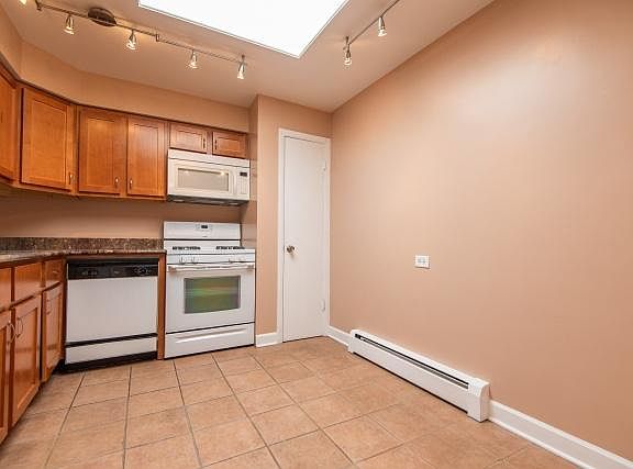 3rd image of 2336 N Commonwealth Ave APT 405