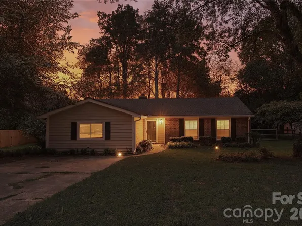 5900 Tillery Dr, Charlotte, NC 28226