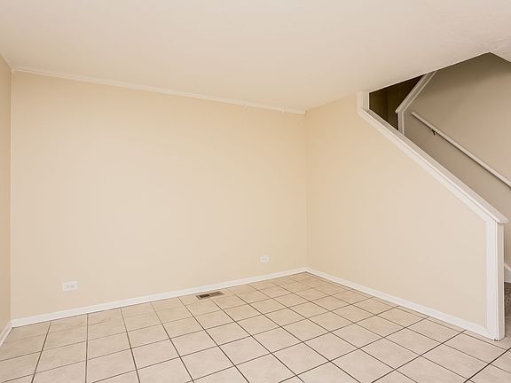 3rd image of 30W031 Oakwood Ct