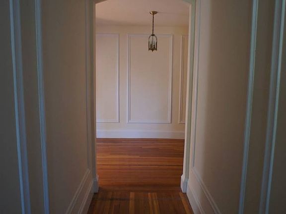 3rd image of 84 Winthrop Rd