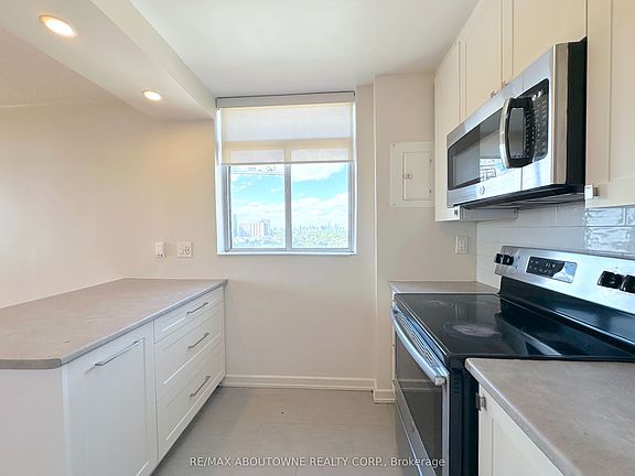 5th image of 30 Denton Ave #1524