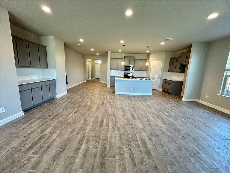 16012 Bronte Ln — Photo 3