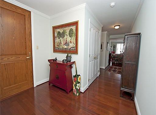 4th image of 220 N Bellefield St #302