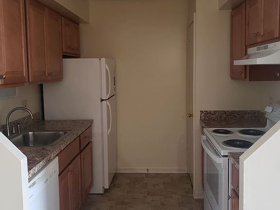 5th image of 4008 Governors Sq APT 9