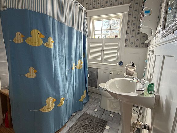 4th image of 20 Lincoln Ave #2