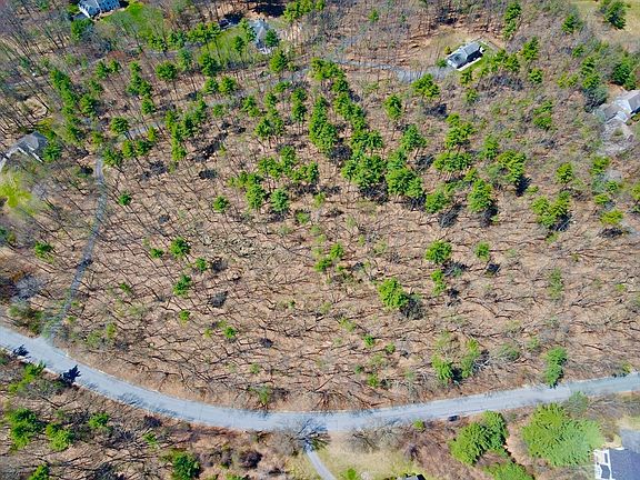 4th image of 90 Corn Rd