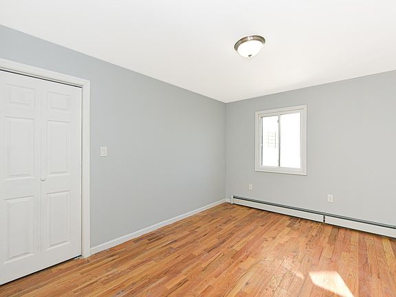 4th image of 544 Beach 67th St