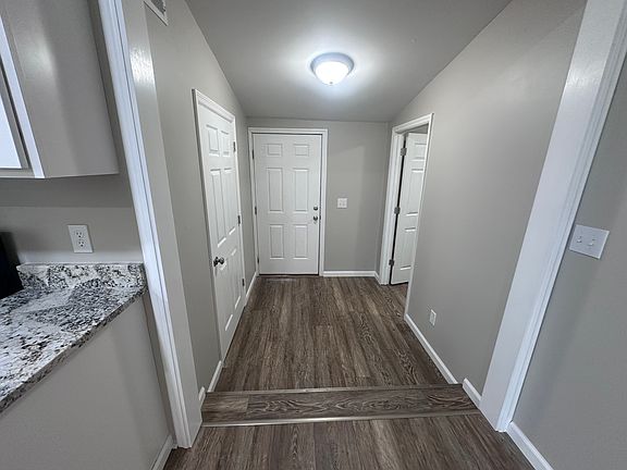 4th image of 415 Wood St