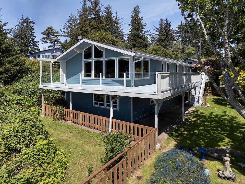 1st image of 648 SE Vista Dr