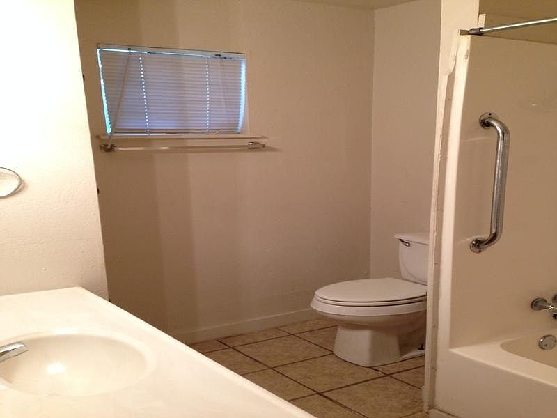 2nd image of 110 W Pliler St #B