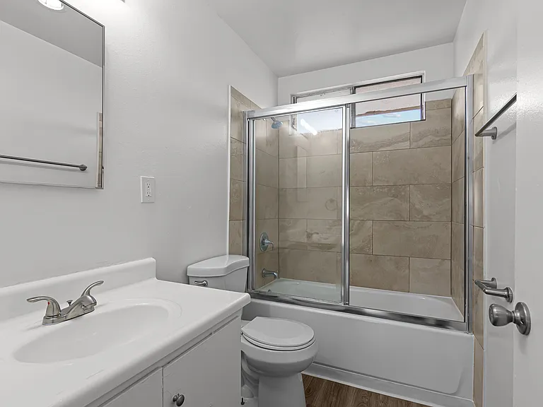 Lotus Gardens Apartments — Photo 7