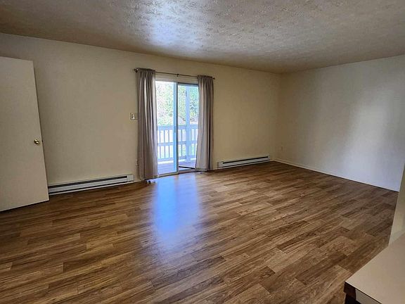 2nd image of 881 Newtown Ct APT 6