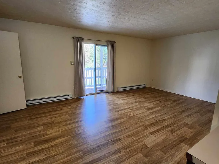 881 Newtown Ct #6 — Photo 2