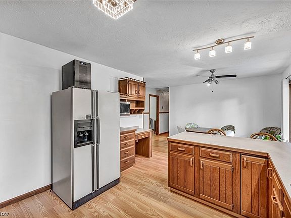 4th image of 635 Oakwood Ave