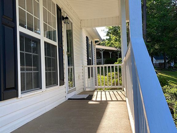 3rd image of 110 Poplar Creek Dr